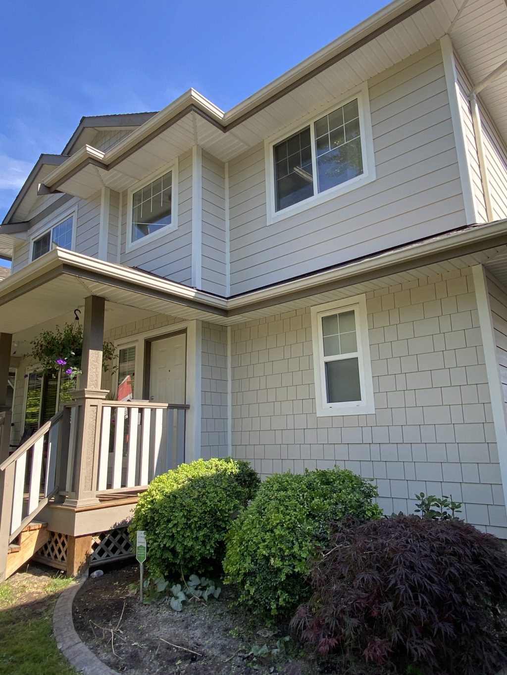 Hardie Fibre Cement Planks & Shingles – Cobble Stone. Arctic White Fibre Cement trims and&nbsp;corners.