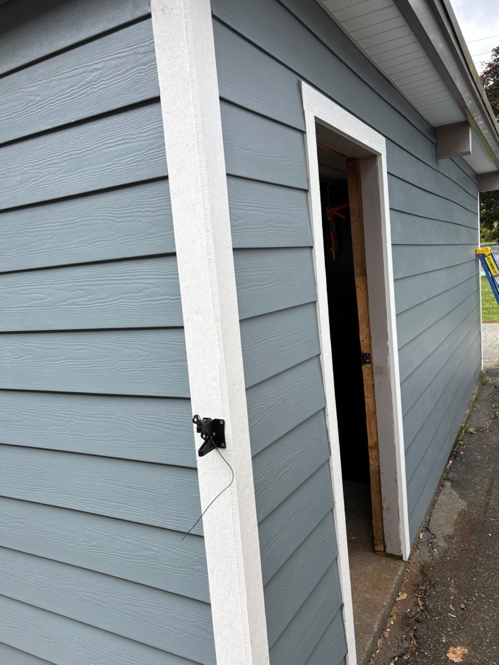 Hardie planks in boothbay blue & Arctic white corners and trims.